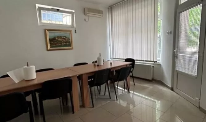 Poslovna zgrada | 4zida