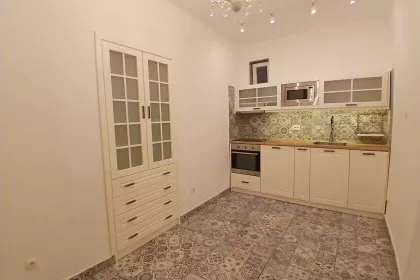 Generala Lešjanina bb | 4zida.rs