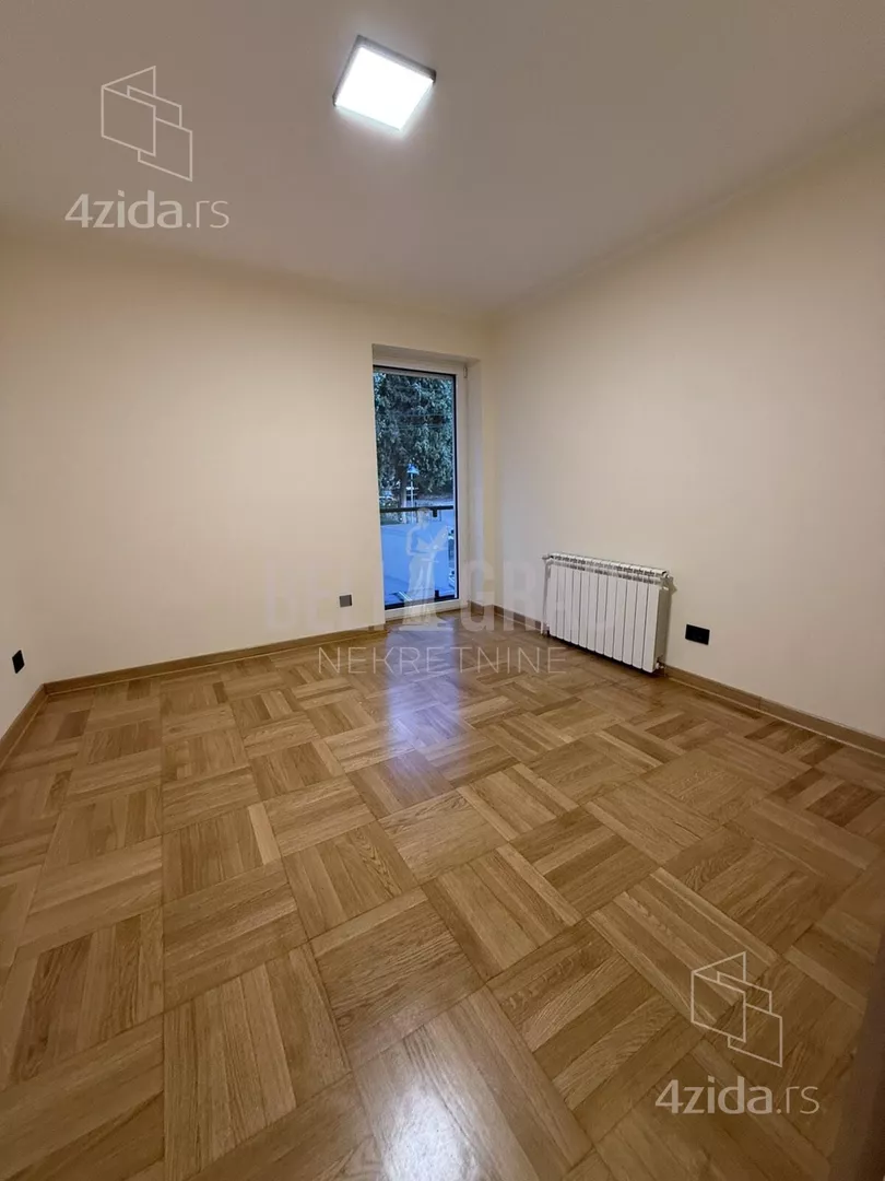 Četvoroiposoban stan | 4zida