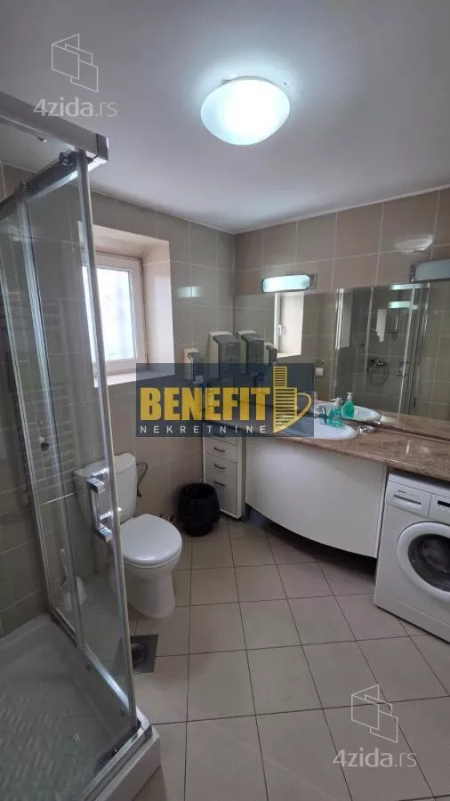 Šestosoban stan | 4zida