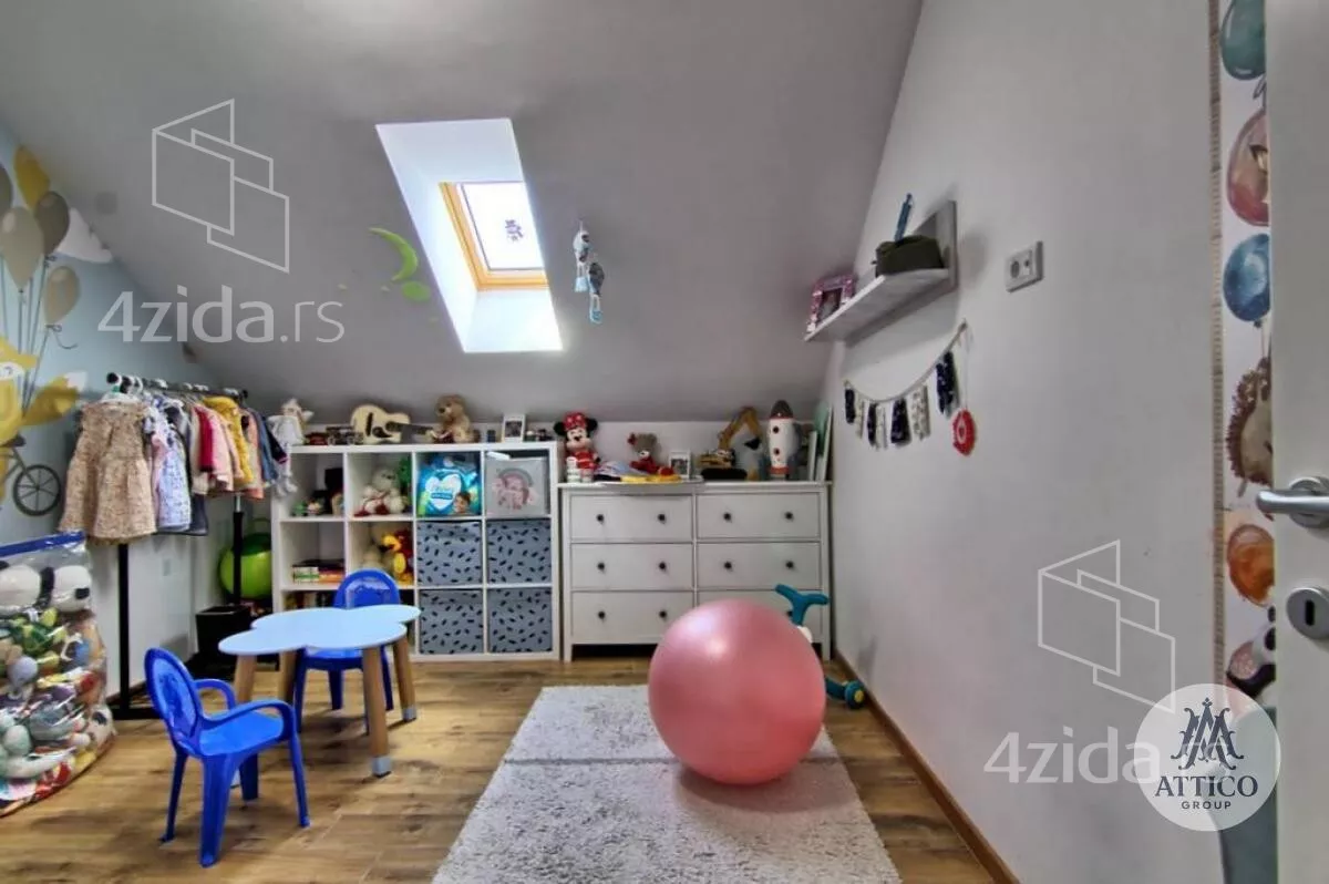 Četvoroiposoban stan | 4zida