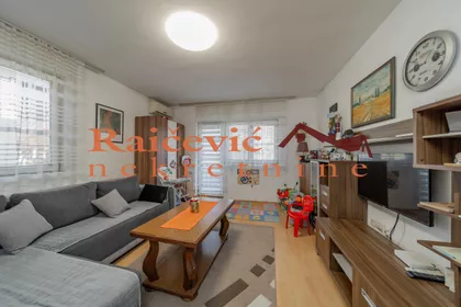 Milana Vujovica | 4zida.rs