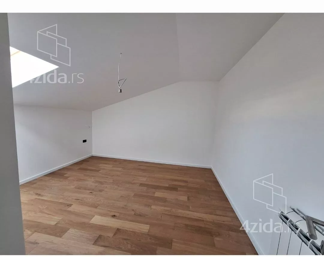 Četvoroiposoban stan | 4zida