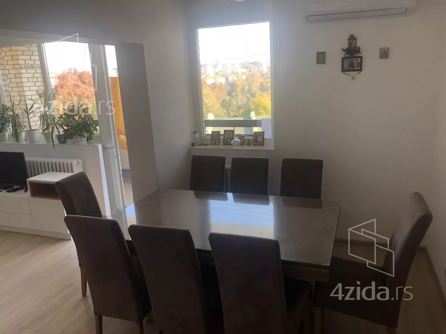 Četvoroiposoban stan | 4zida