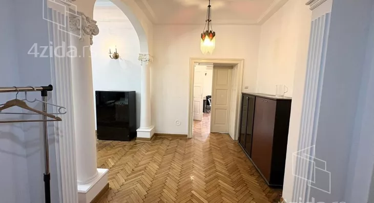 Šestosoban stan | 4zida