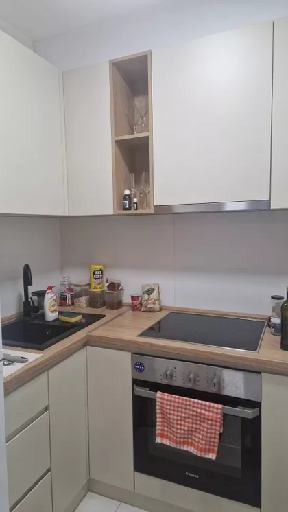 Lasla Gala | 4zida.rs