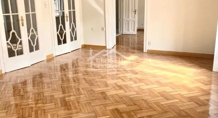 Šestoiposoban stan | 4zida