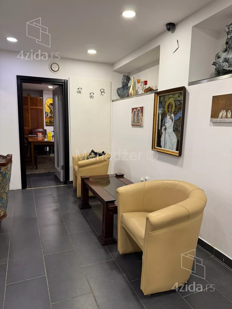 Poslovna zgrada | 4zida