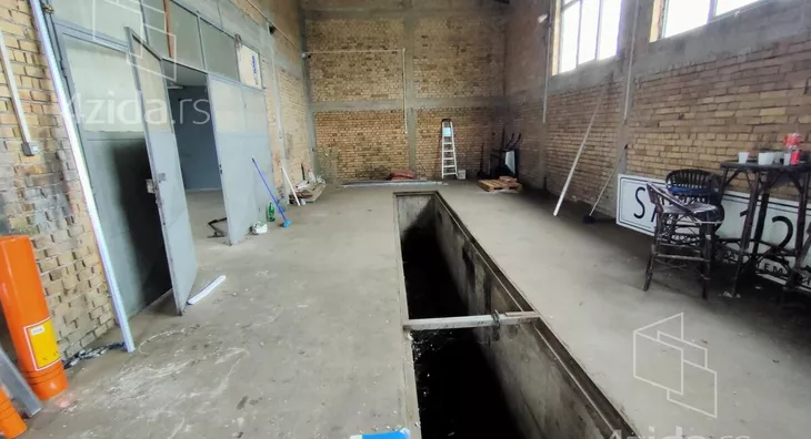 Poslovna zgrada | 4zida