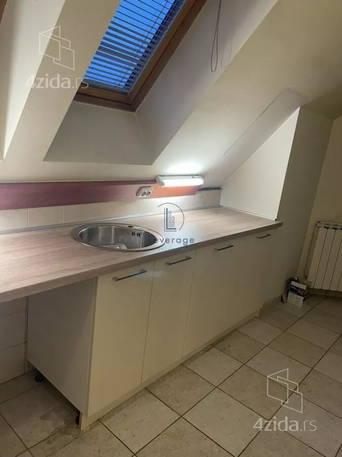 Šestosoban stan | 4zida