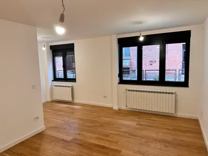 Vukov Spomenik | 4zida.rs