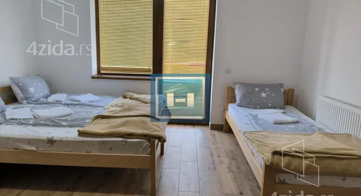 Poslovna zgrada | 4zida