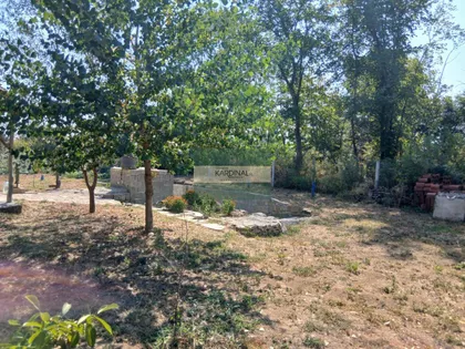 Ostrikovac | 4zida.rs
