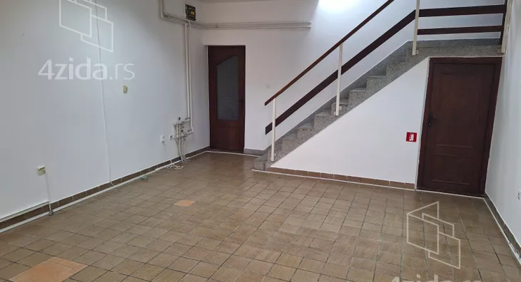 Poslovna zgrada | 4zida