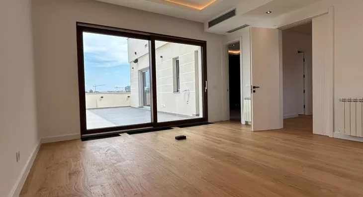 Šestoiposoban stan | 4zida