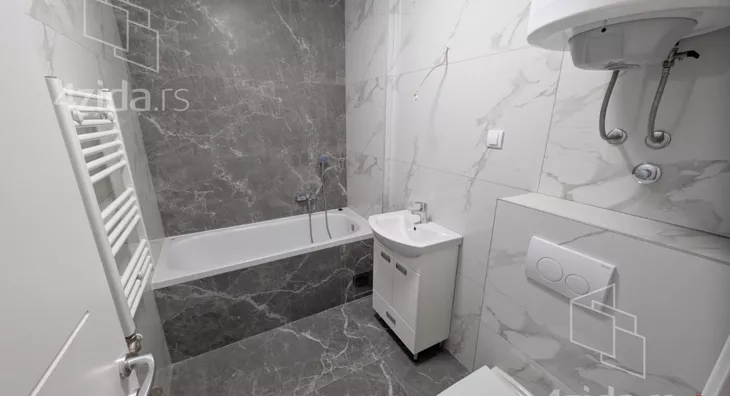 Šestosoban stan | 4zida