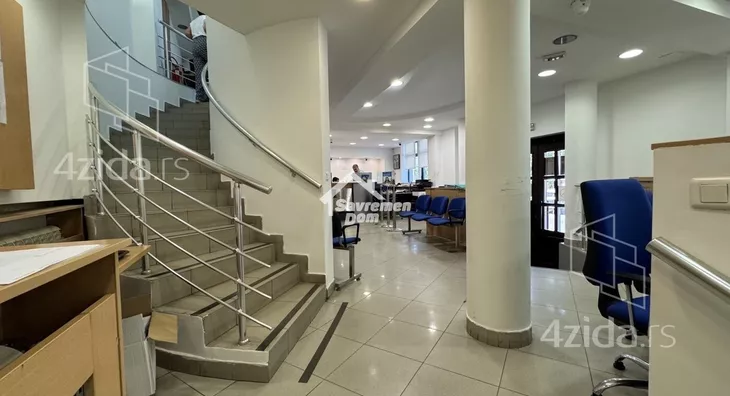 Poslovna zgrada | 4zida