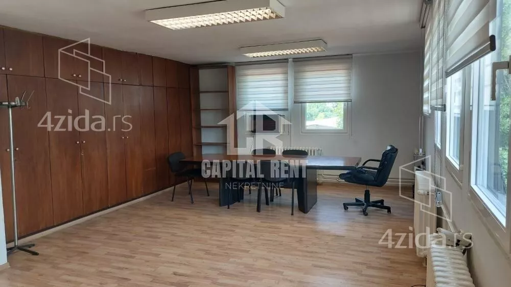 Poslovna zgrada | 4zida