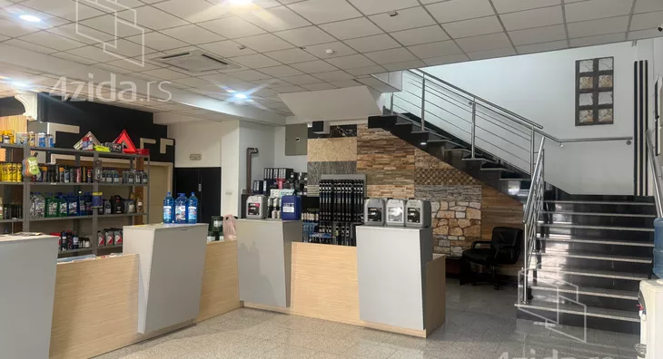 Poslovna zgrada | 4zida