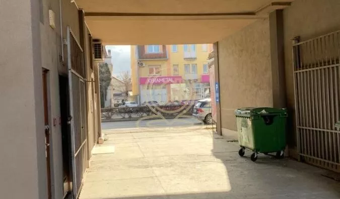 Poslovna zgrada | 4zida