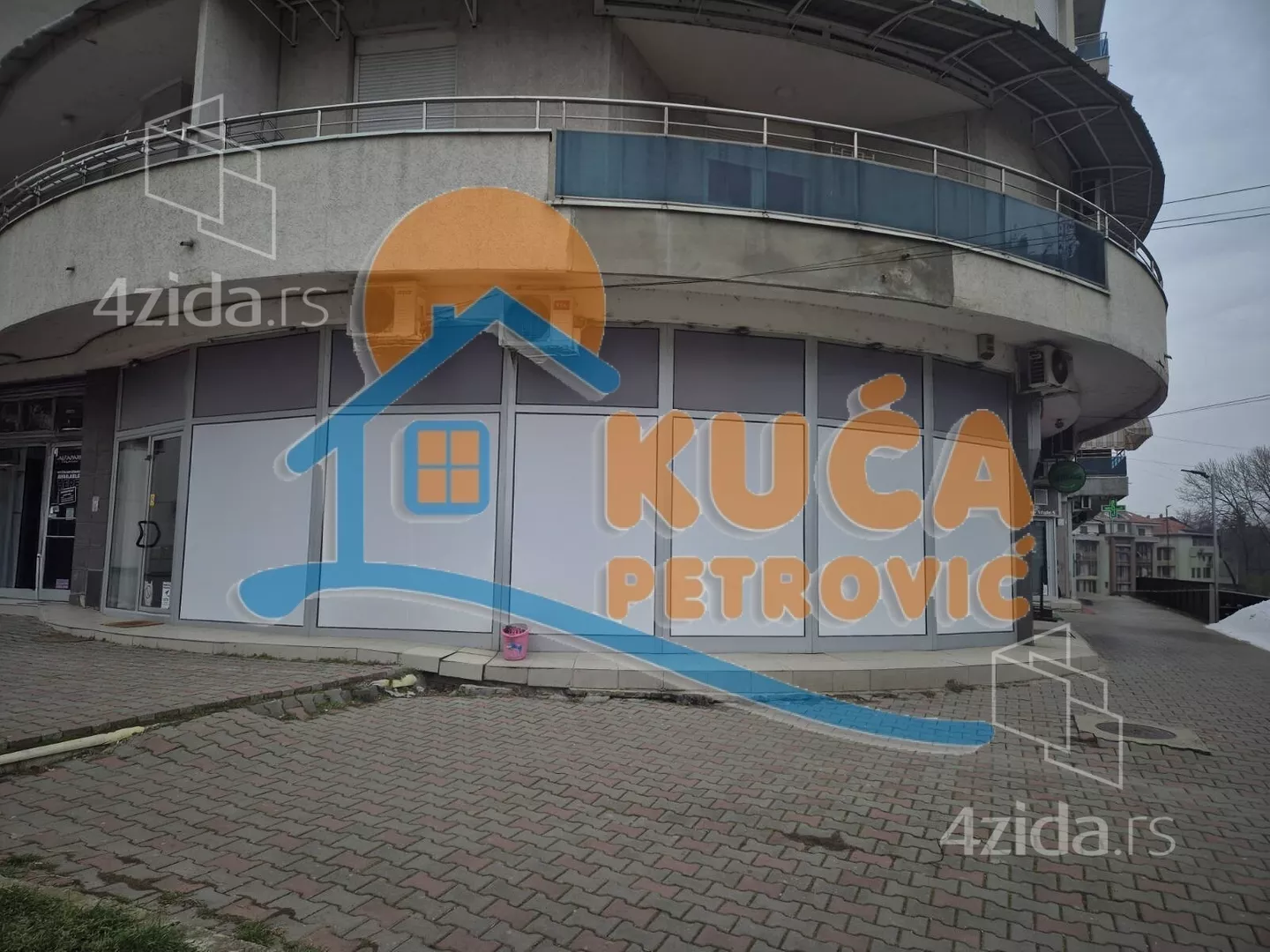 Lokal | 4zida
