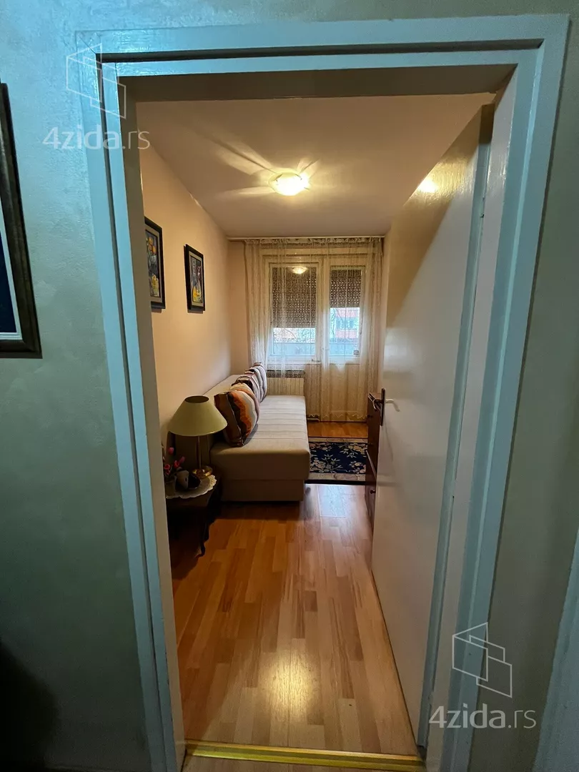 Šestosoban stan | 4zida