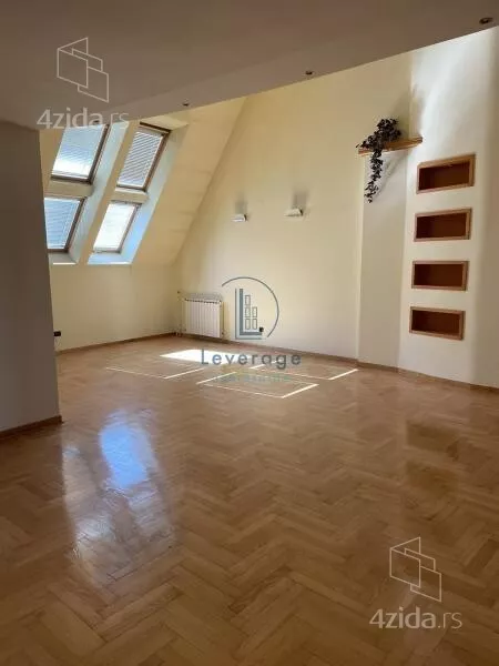 Šestosoban stan | 4zida