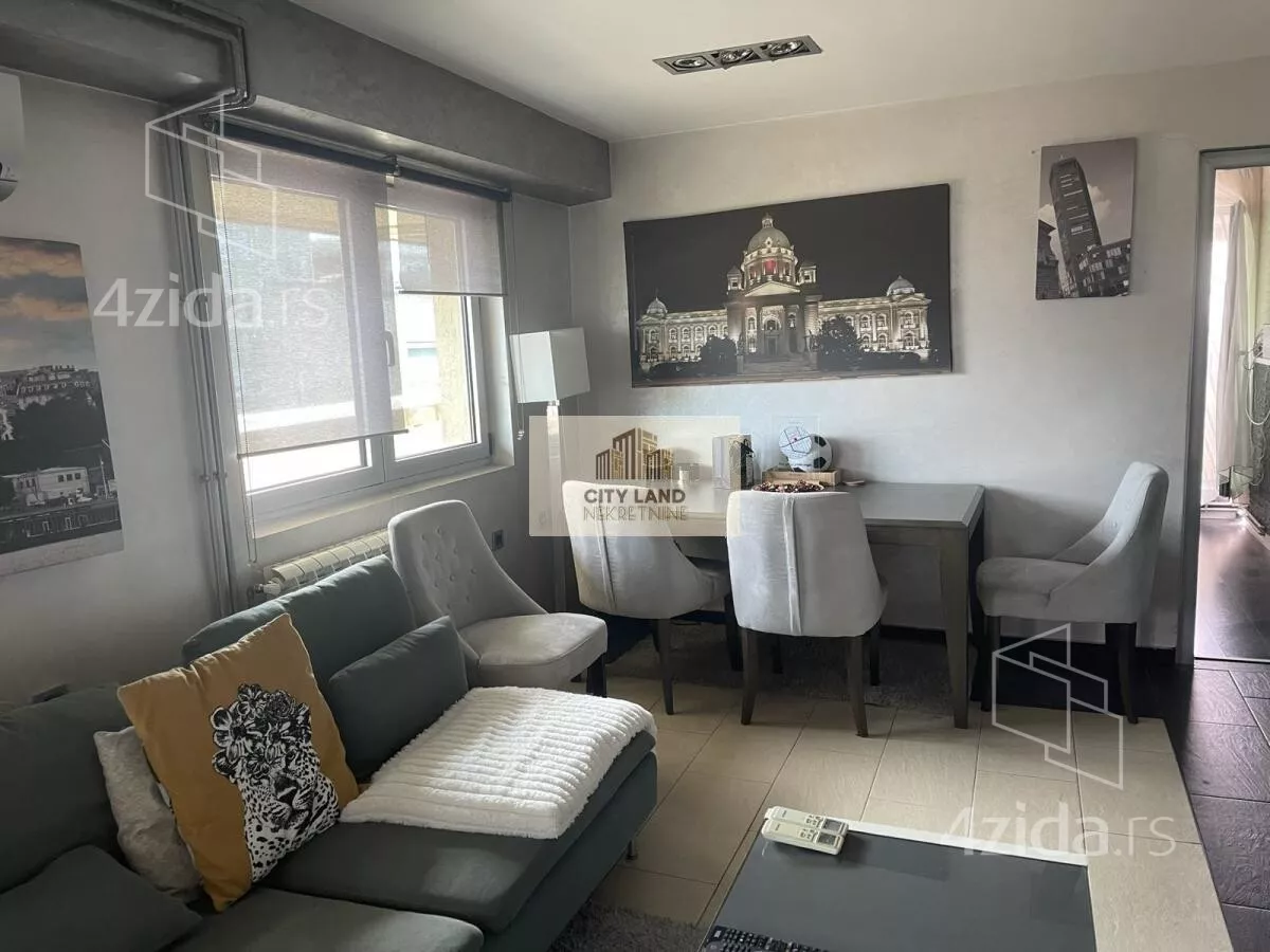 Petosoban stan | 4zida