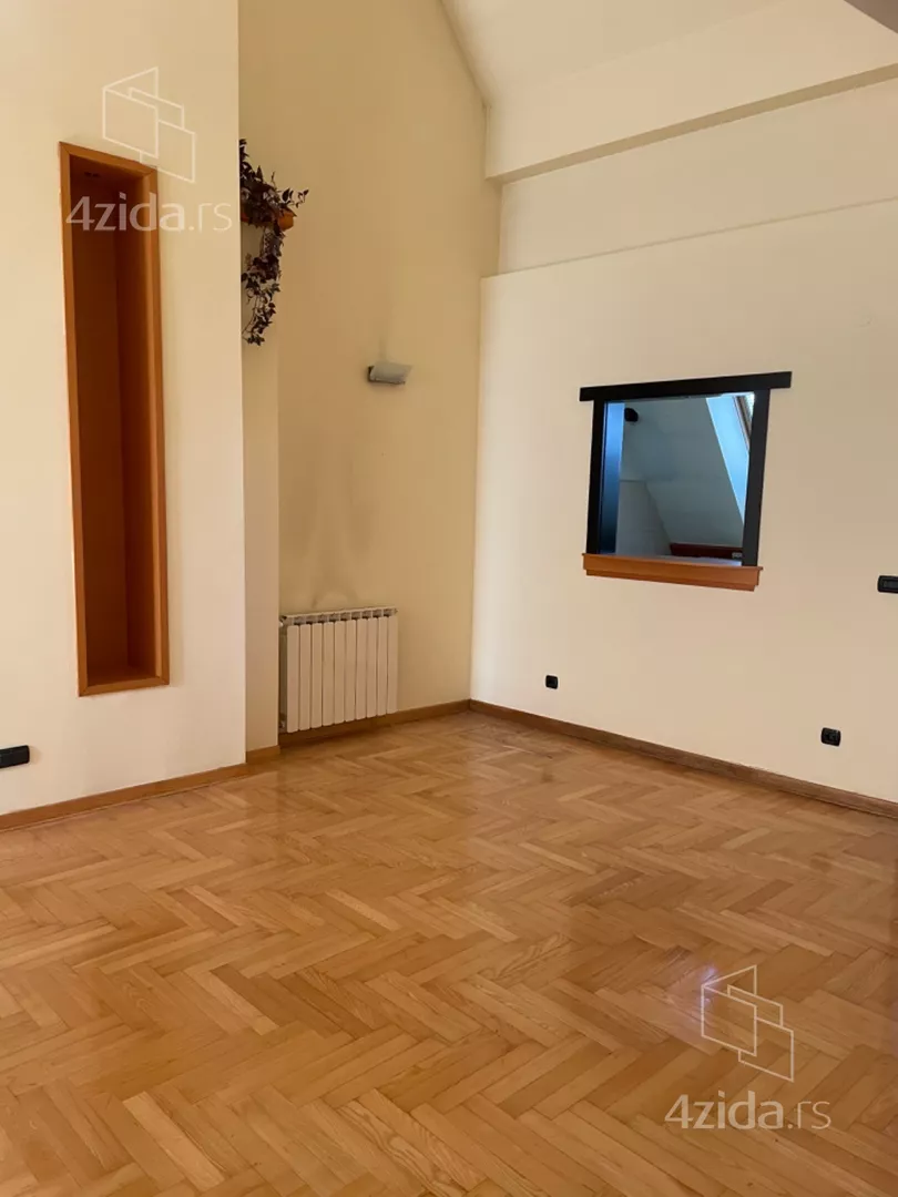 Šestosoban stan | 4zida