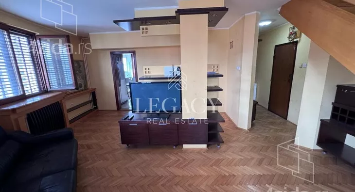 Petosoban stan | 4zida