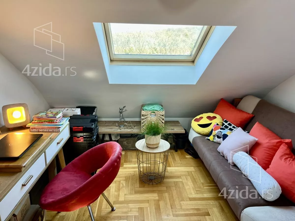 Troiposoban stan | 4zida