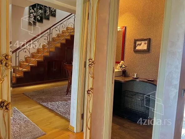 Šestosoban stan | 4zida