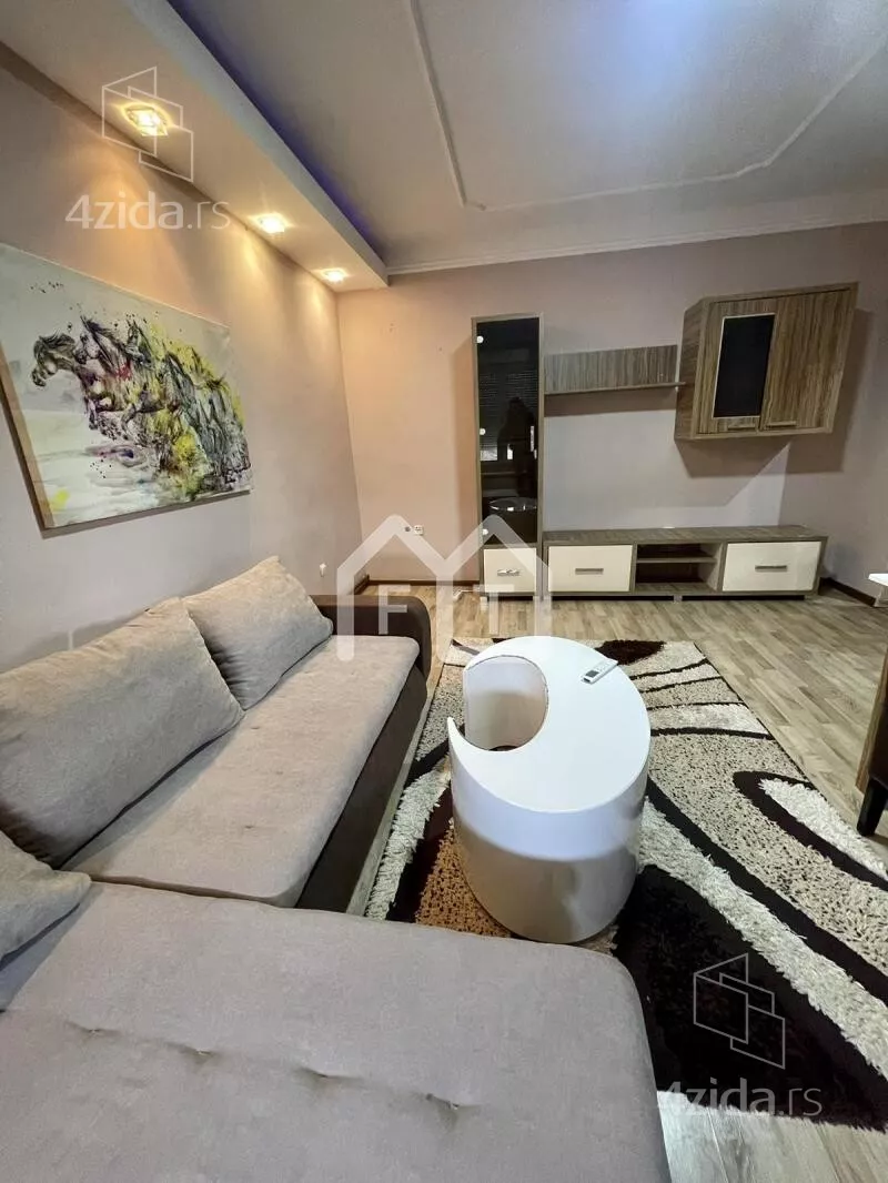 Četvoroiposoban stan | 4zida