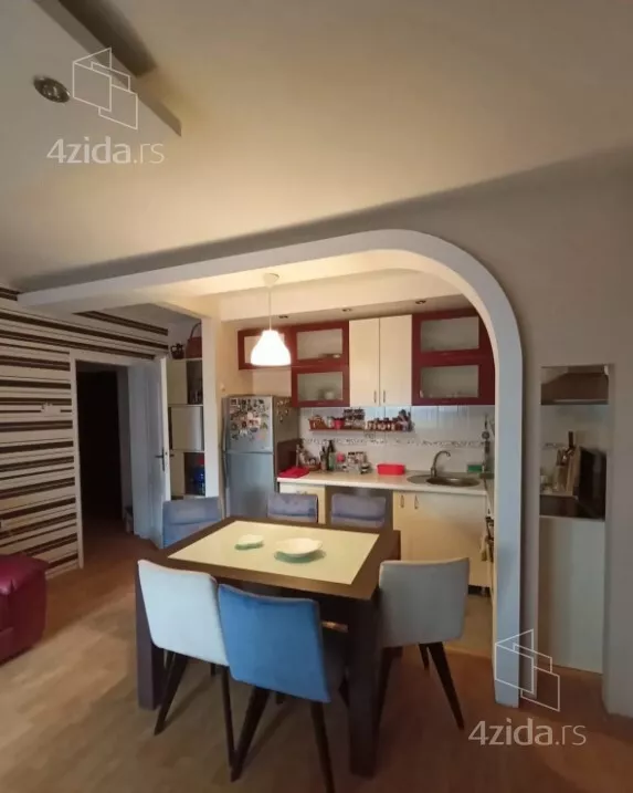 Troiposoban stan | 4zida