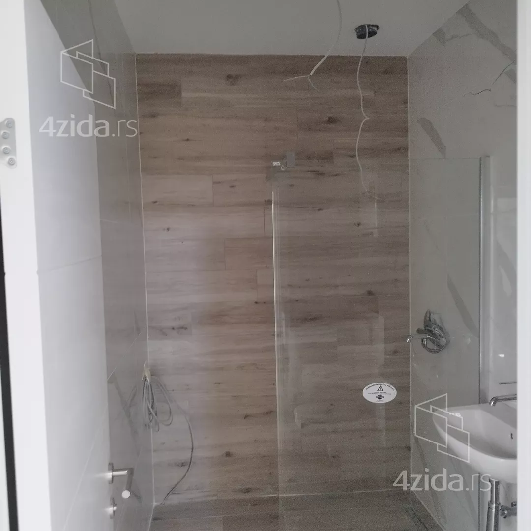Petoiposoban stan | 4zida