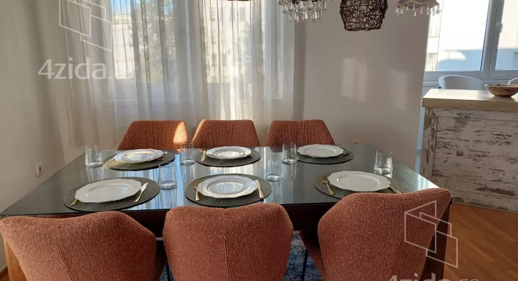 Petosoban stan | 4zida