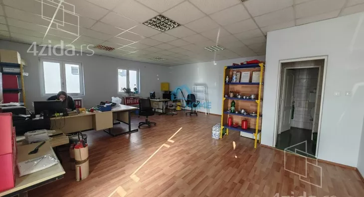 Poslovna zgrada | 4zida