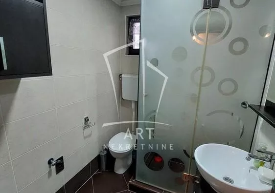 Četvoroiposoban stan | 4zida