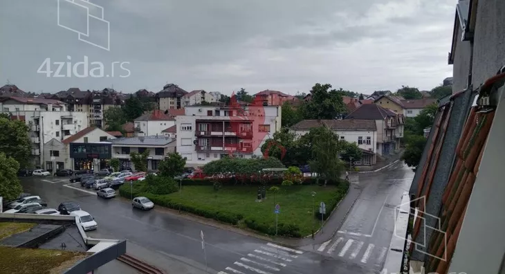Četvoroiposoban stan | 4zida