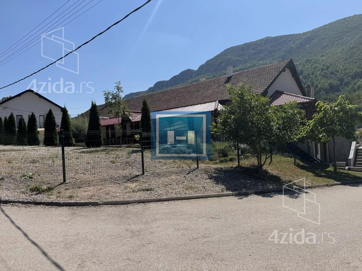 Poslovna zgrada | 4zida