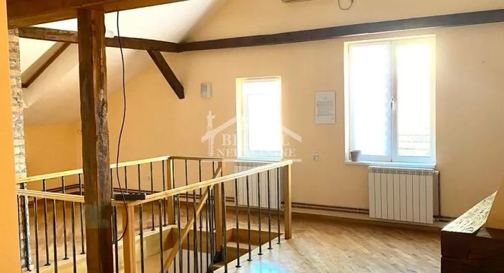 Šestoiposoban stan | 4zida