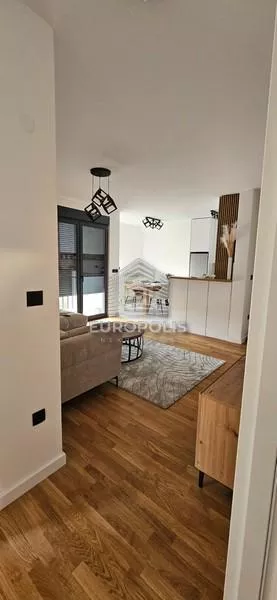 Jovana Popovića | 4zida.rs