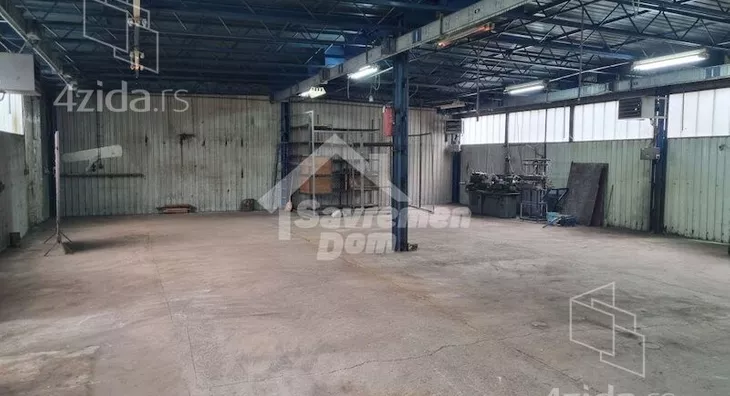 Poslovna zgrada | 4zida