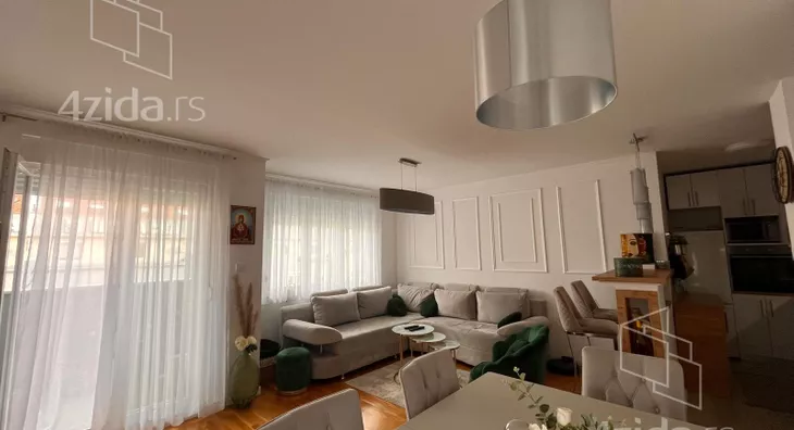 Petosoban stan | 4zida