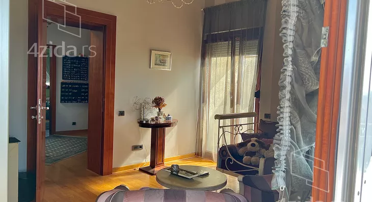 Šestosoban stan | 4zida