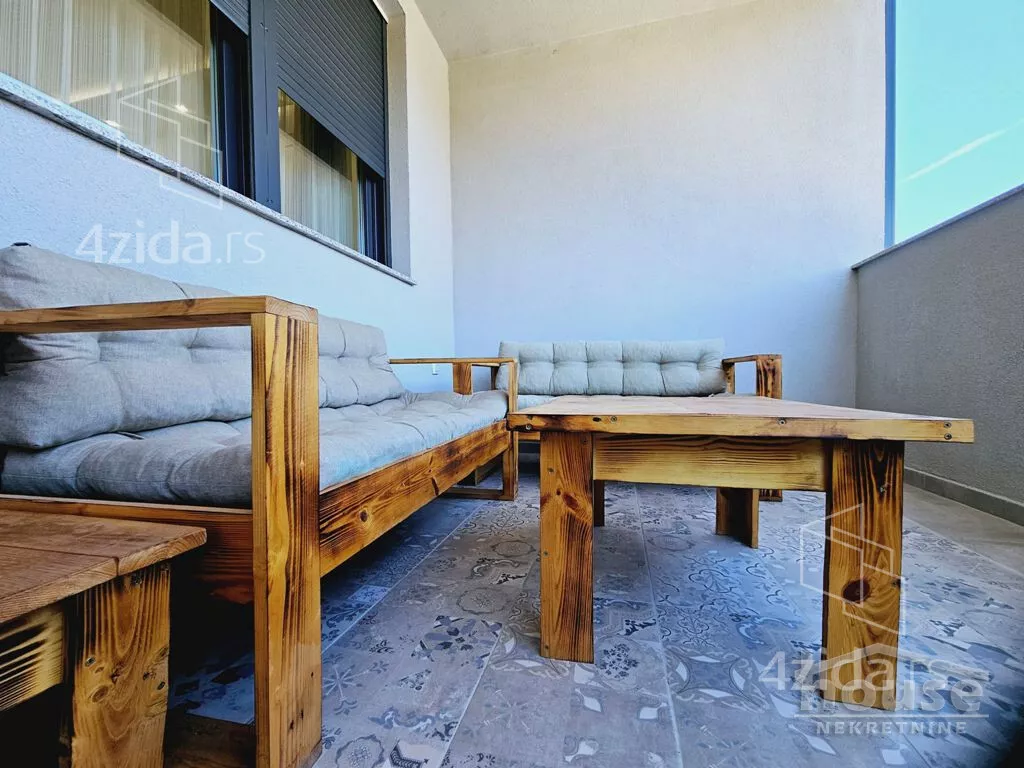 Petosoban stan | 4zida