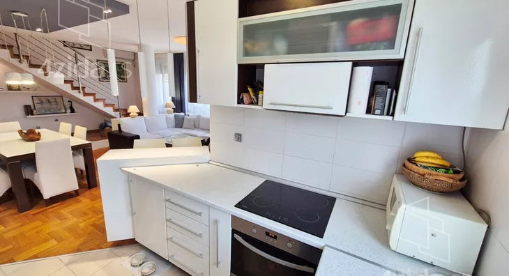 Šestosoban stan | 4zida