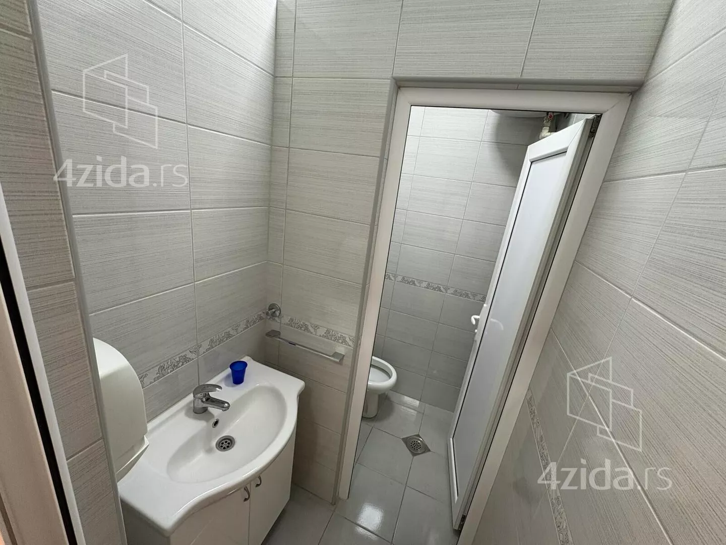 Продажа коммерческих помещений, Obrenovićeva, 100.000€, 40m² — фото