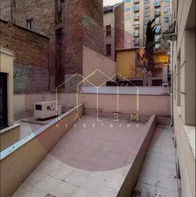 Poslovna zgrada | 4zida