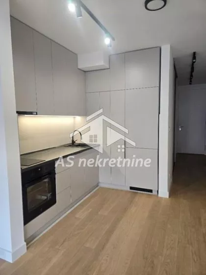 Autokomanda | 4zida.rs